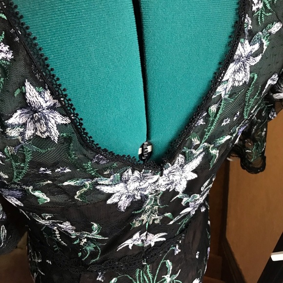 Marchesa Short Sleeve Embroidered Cocktail Dress - Picture 6 of 9